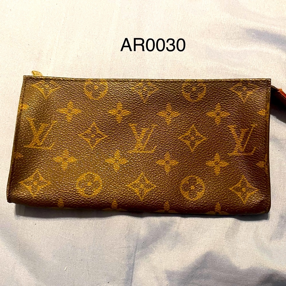 Authentic Louis Vuitton Bucket's Pouch Monogram LV AR0030